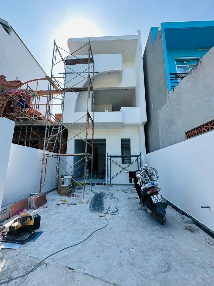 Nhà đẹp tại Phú Mỹ, Quận 7, 90m² chỉ 3.8 tỷ - Đối diện công viên!