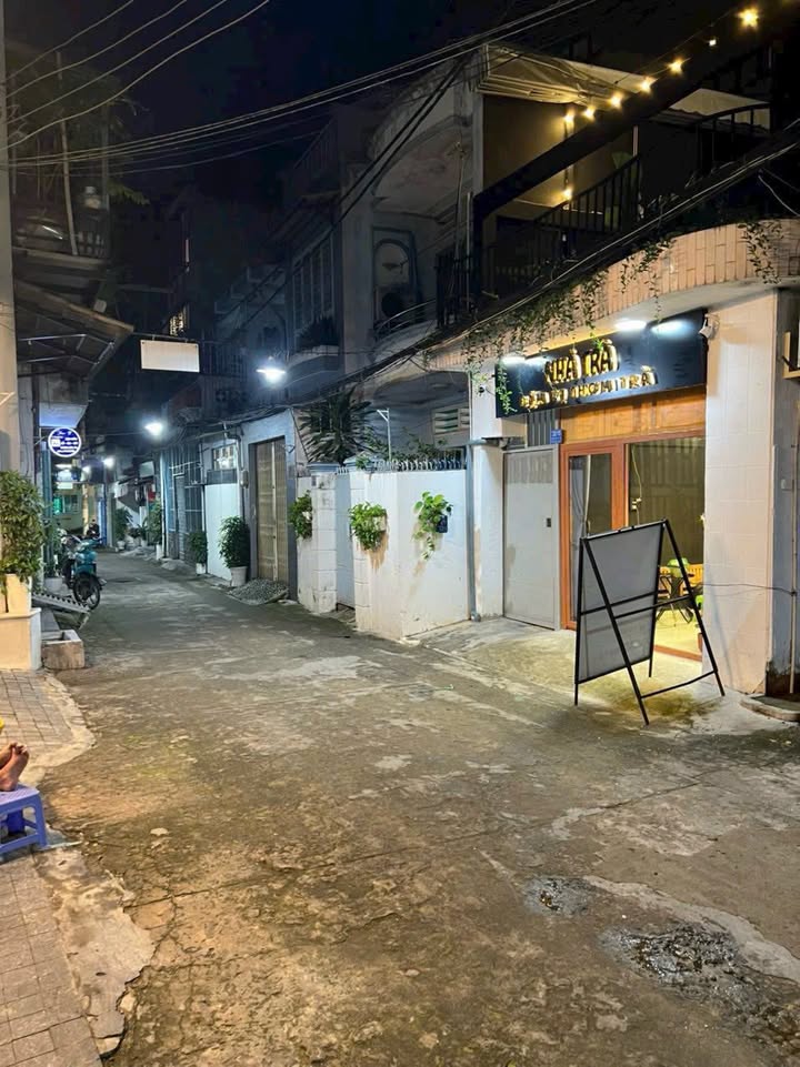 Tiệm trà sữa cho thuê tại Bình Thạnh 15m² - Mặt bằng đẹp, sẵn sàng kinh doanh!