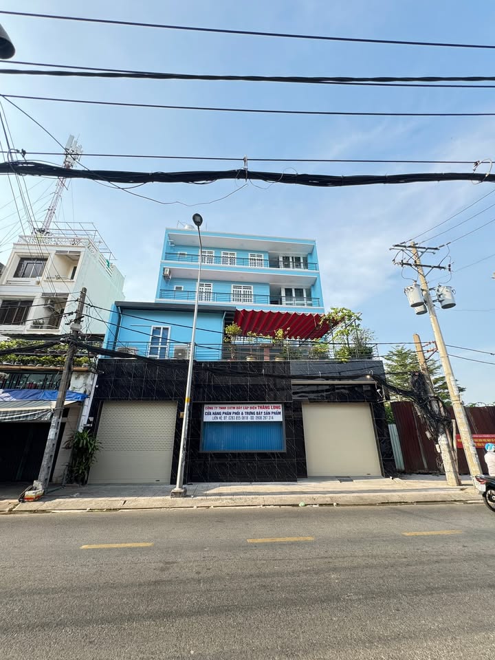 Nhà mặt tiền Đặng Nguyên Cẩn Quận 6, 169m² giá 55 triệu - Nhà mới, thang máy riêng!