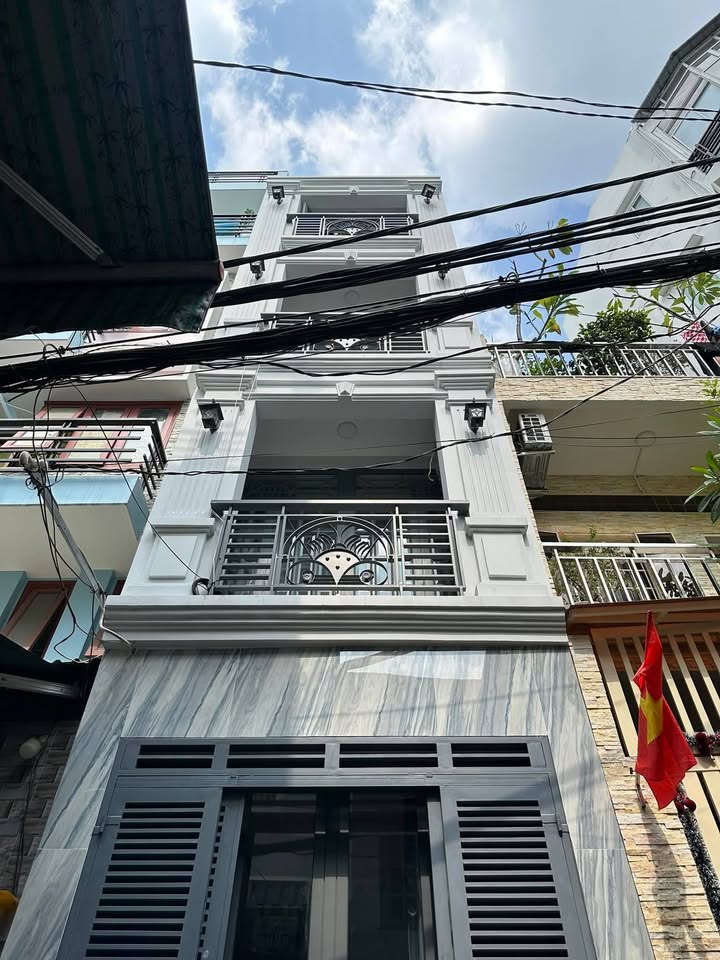 Cho thuê nhà nguyên căn Nhiêu Tứ, Quận Phú Nhuận 39m² - Tiện nghi, nhận nhà ngay!