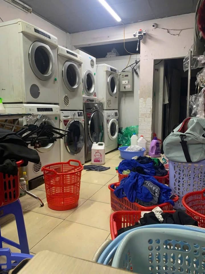 Cửa hàng giặt là tại Ngõ Thái Thịnh 1, Đống Đa 55m² - Sang nhượng hoạt động ổn định!