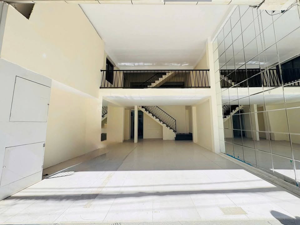 Nhà mặt tiền Hoàng Diệu, 4 tầng, 242m² - Phù hợp kinh doanh mọi lĩnh vực!