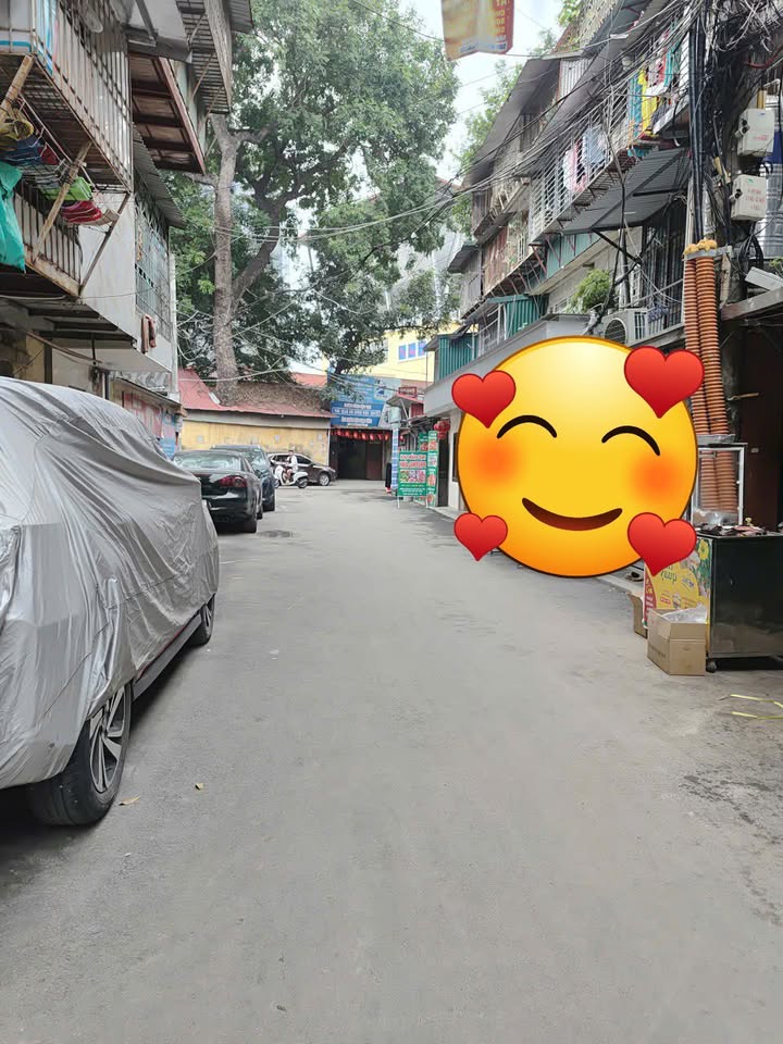 Căn hộ Tập thể nguyên bản 118 Nguyễn Khánh Toàn 75m² giá 4.95 tỷ - Sổ đỏ chính chủ, thuận tiện ở ngay!