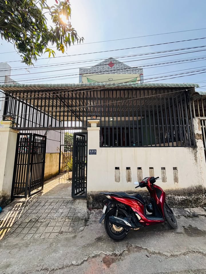 Nhà bán Đông Hoà 148m² giá 4.2 tỷ - Vị trí gần Làng Đại Học Quốc Gia!