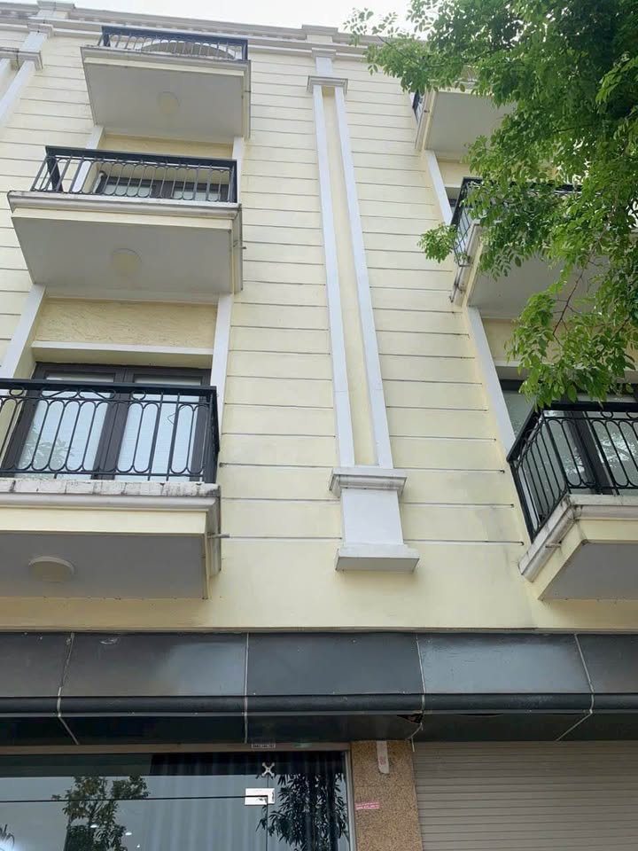 Nhà Phố Lào Cai 5 Tầng 108m² giá 9 tỷ - Hướng Tây Nam thoáng mát!