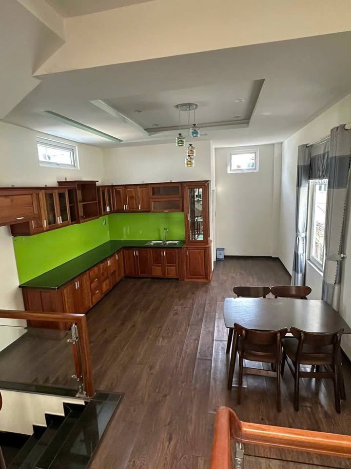 Cho thuê nhà 3 tầng mặt tiền Cù Chính Lan, Thanh Khê 100m² giá 15 triệu - Thích hợp kinh doanh và văn phòng!