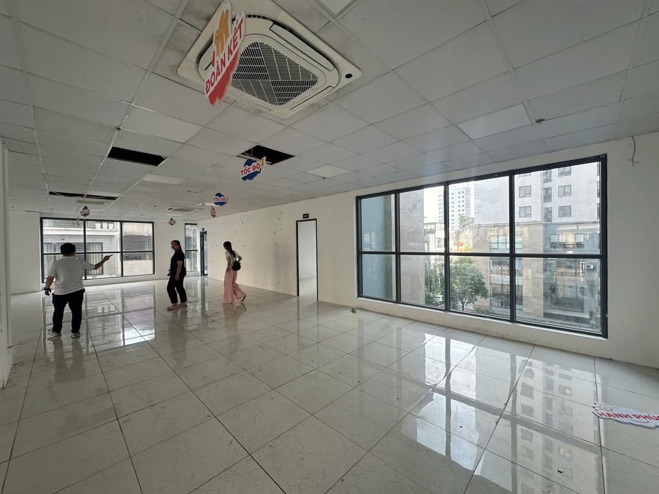 Văn phòng cho thuê Trần Duy Hưng 170m² giá 20 triệu - Địa điểm lý tưởng cho doanh nghiệp!