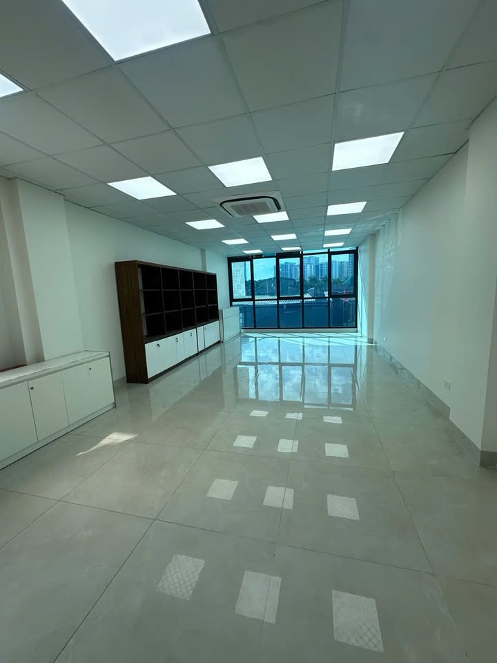 Cho thuê văn phòng + kho nhỏ 80m² tại Tây Hồ - Ô tô vào tận nơi!