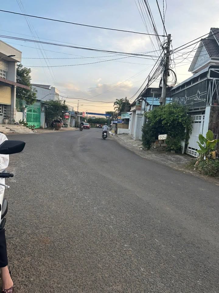 Bán đất tặng nhà cấp 4 tại Liên Hiệp 125m² giá 2.6 tỷ - Vị trí đẹp thuận lợi kinh doanh!