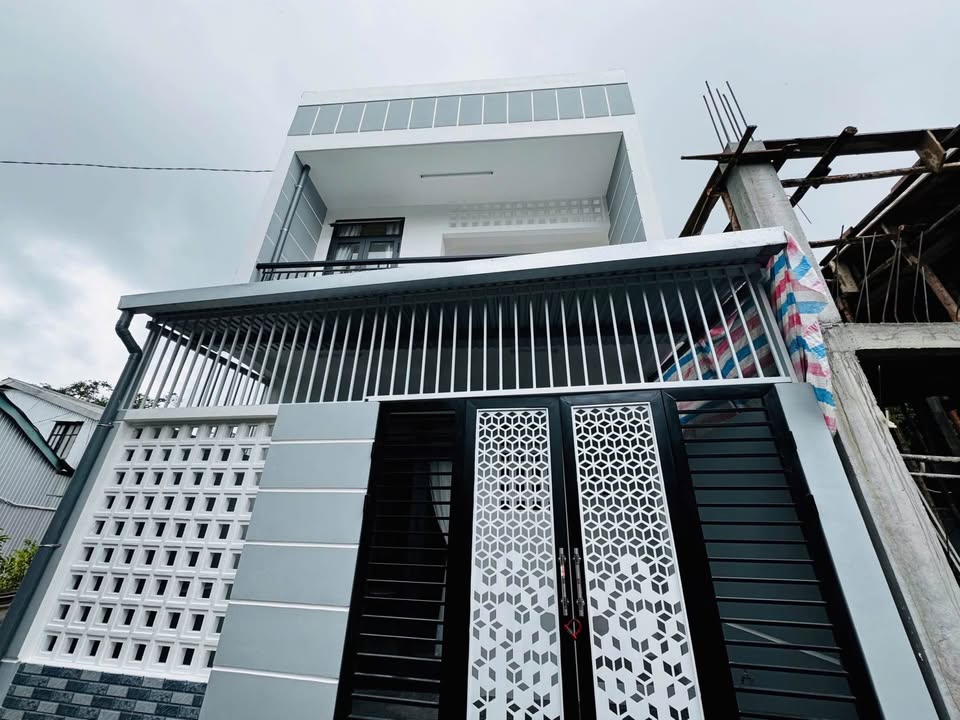 Nhà 2 Tầng Mới Đẹp - Nguyễn Khoa Chiêm, An Cựu - Giá 2,5 tỷ - Sổ Hồng Chính Chủ!