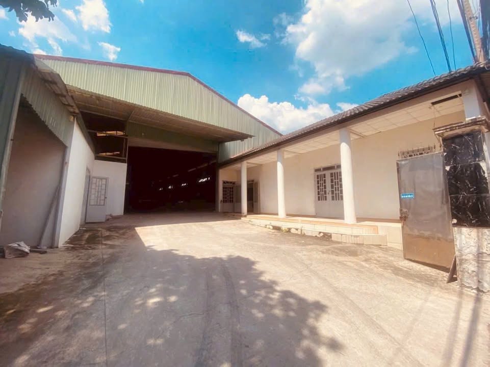 Cho thuê xưởng KCN Hoàng Gia Đức Hòa - 2100m² giá 140 triệu/tháng - Đường xe container 24/24