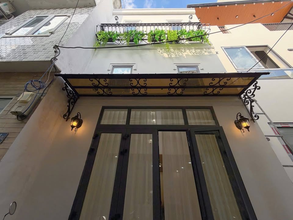 Nhà 2,5 tầng chính chủ đường Hoàng Diệu, Hải Châu 35m² - Full nội thất mới, giá 4.15 tỷ!