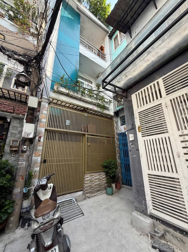 Nhà riêng Tân Bình 53m² giá 6.7 tỷ - Hẻm xe hơi, sẵn sàng vào ở!