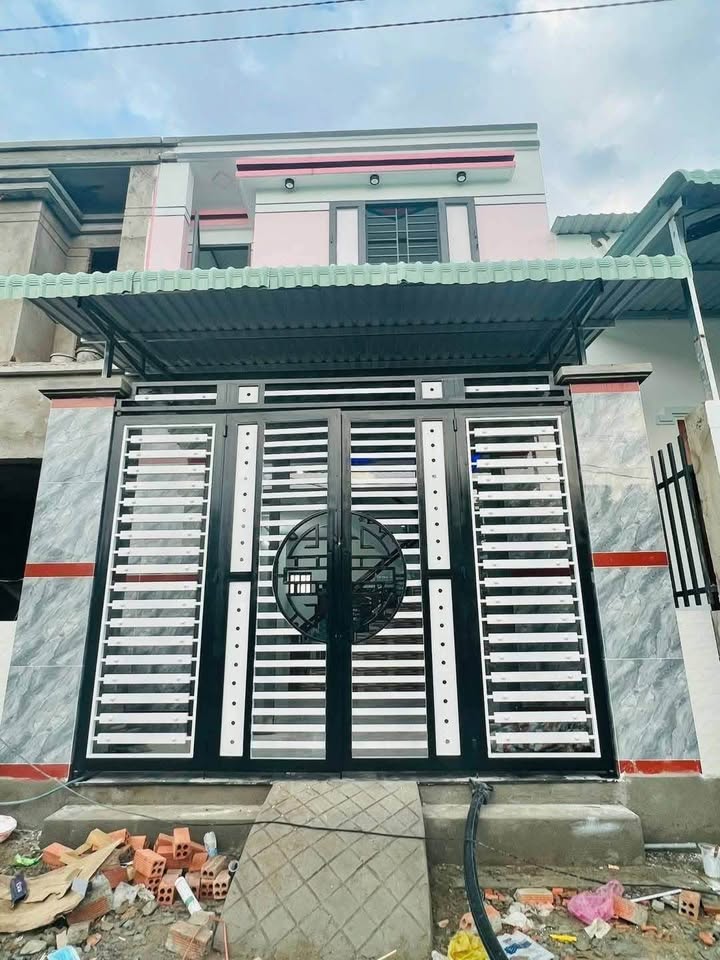 Nhà 1 Lầu 1 Trệt Tân Phước Khánh 57m² giá 1.69 tỷ - Sổ hồng riêng, thương lượng tốt!