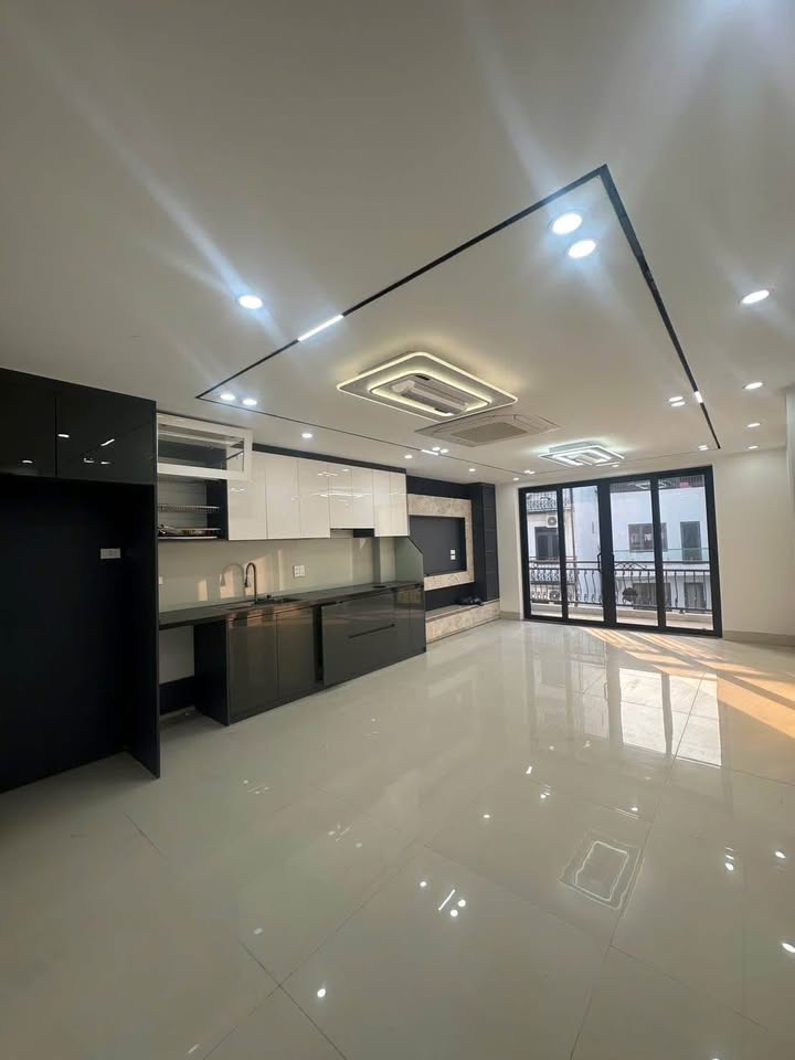 Bán gấp FrontHouse mặt phố Bà Triệu Hà Đông 64m² giá 28 tỷ - Kinh doanh sầm uất, ô tô vào nhà!