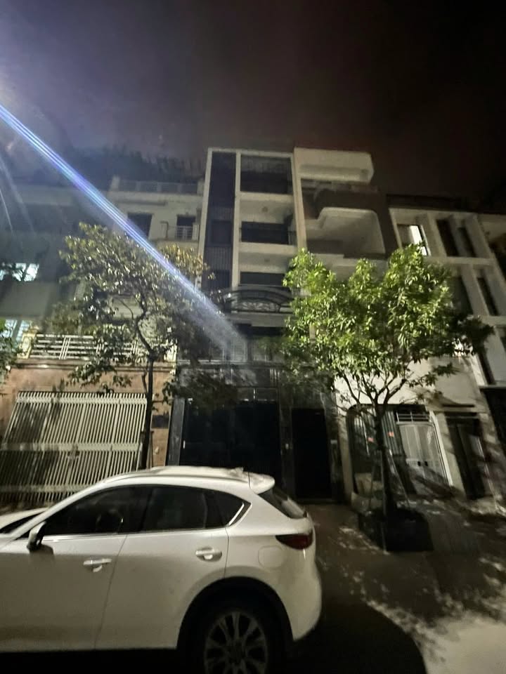 Nhà lô góc cho thuê mặt phố Nguyễn Công Trứ 45m² giá 35 triệu - Kinh doanh sầm uất!