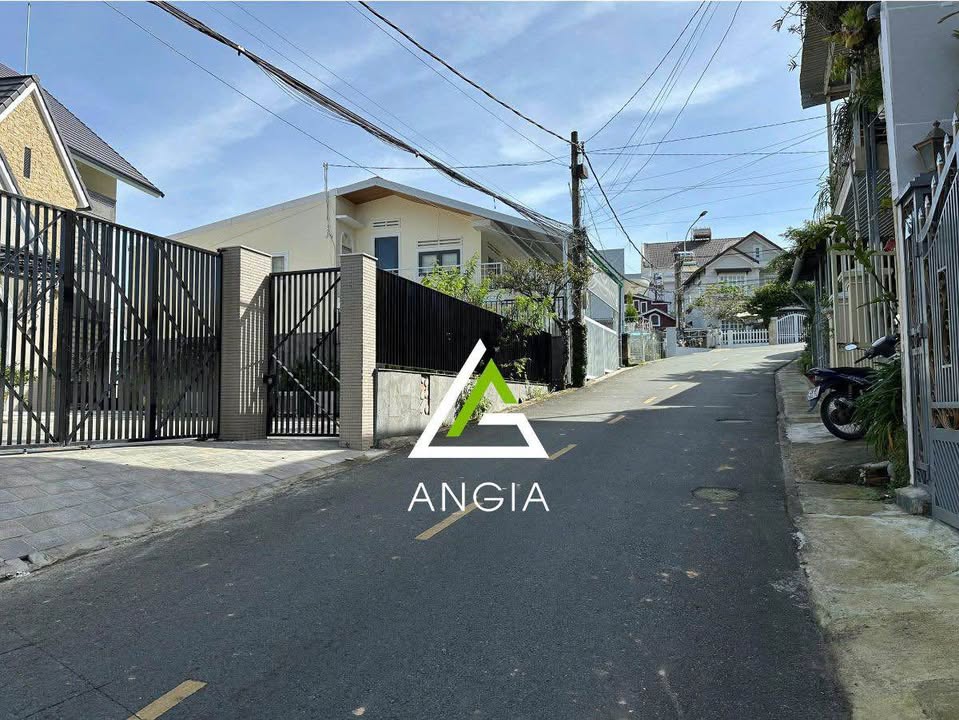 Nhà phố kinh doanh Đà Lạt 240m² giá 13.5 tỷ - Lợi nhuận ổn định!