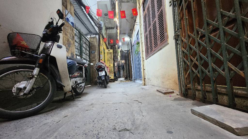 Nhà Thụy Khuê 30m² giá 7 tỷ - Sát Hồ Tây, nội thất cơ bản!