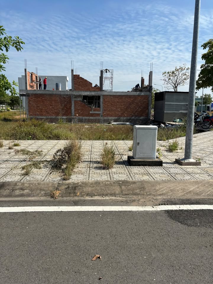 Bán gấp 3 nền đất liền kề Bắc Long Xuyên 80m² - Sổ đỏ riêng từng nền, giá chỉ 1,5 tỷ!