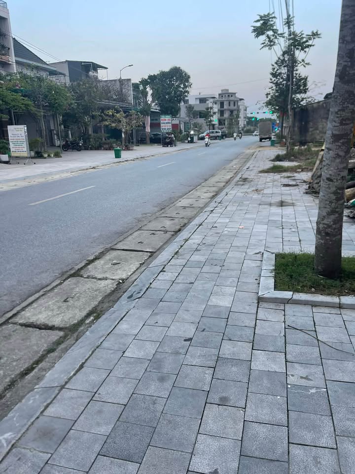 Nhà 3 tầng tại xã Đông Yên, huyện Đông Sơn giá 5 tỷ - Sẵn sàng vào ở ngay!