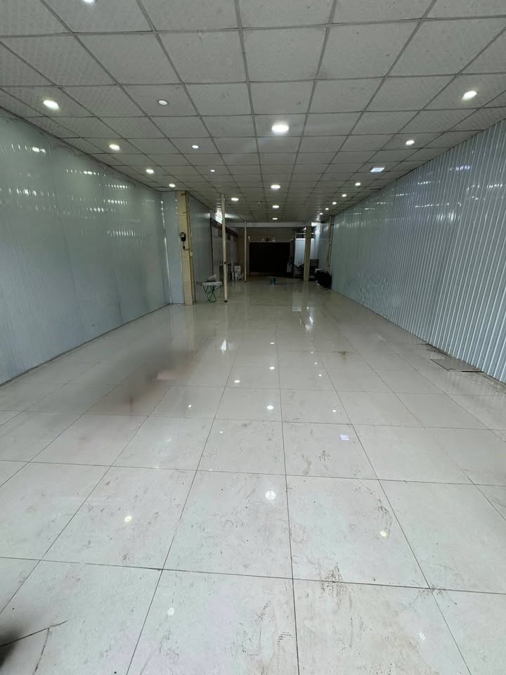 Mặt bằng cho thuê mặt tiền Nguyễn Tri Phương Dĩ An 110m² giá 10 triệu - Đầu tư sinh lời hiệu quả!
