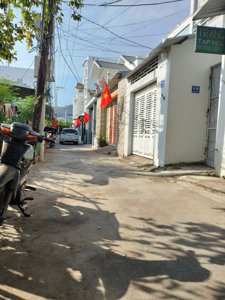 Nhà hẻm ô tô Phạm Văn Đồng, Bắc Nha Trang 84m² giá 3.99 tỷ - Gần biển tuyệt đẹp!