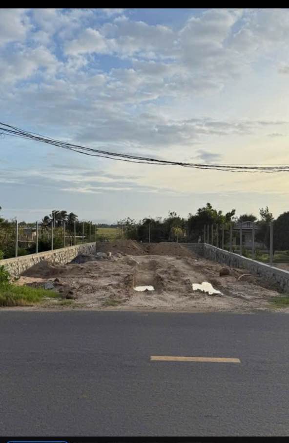 Đất mặt tiền đường 704, Ninh Hải 354m² giá 1.6 tỷ - Cơ hội đầu tư hấp dẫn!