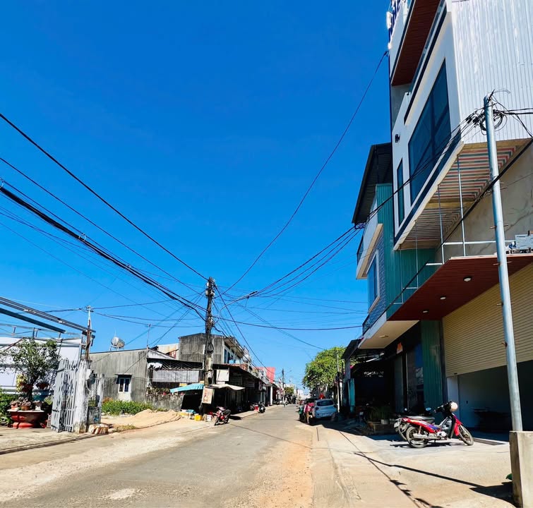 Lô góc mặt tiền đường Bà Triệu, Pleiku 90m² giá chỉ 2 tỷ - Đầu tư sinh lời!