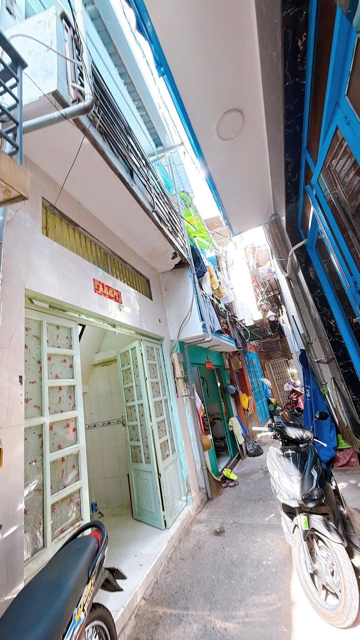 Nhà bán Quận 4, Tôn Đản 9m² giá 1.39 tỷ - Khu dân cư an ninh, sẵn sàng vào ở!