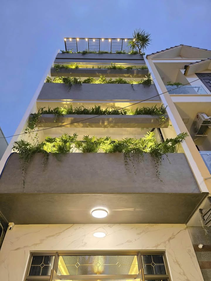 Nhà 3.5 tầng mặt tiền đường Hồ Tùng Mậu 85m² giá 8.9 tỷ - Gần biển Nguyễn Tất Thành!