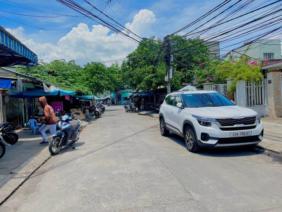 Nhà đẹp 2 tầng Trường Chinh 75m² giá 4.25 tỷ - Tiện nghi đầy đủ, ô tô vào tận nơi!