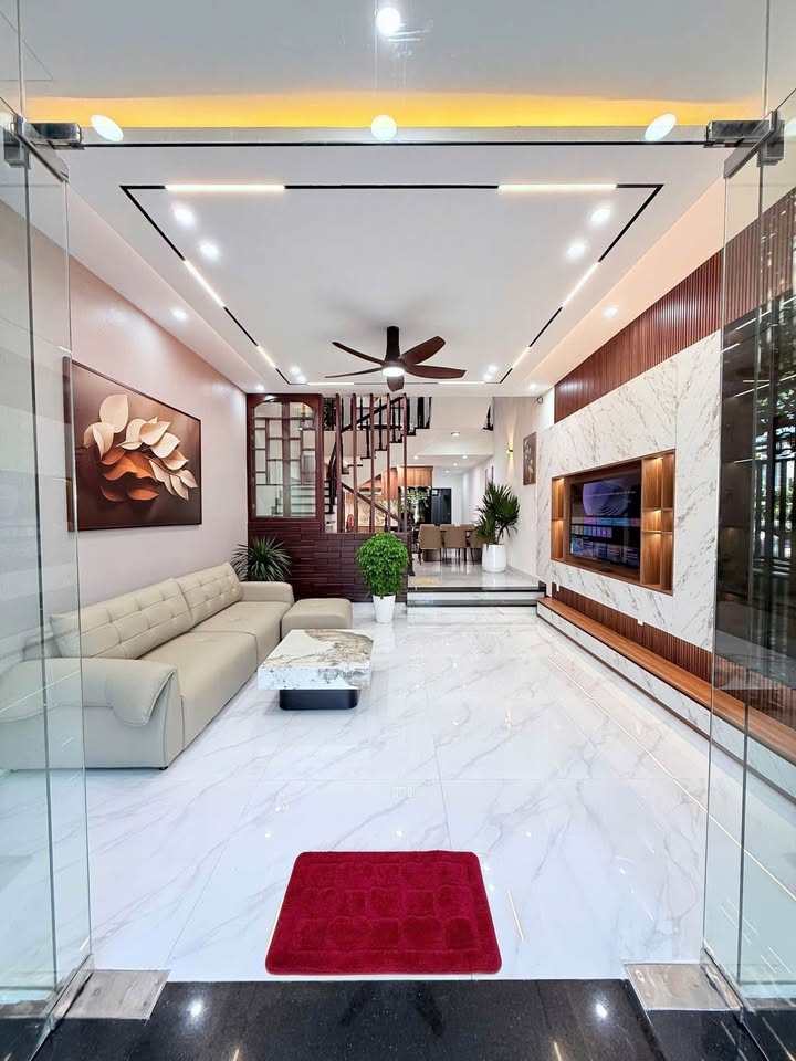 Bán nhà 3 tầng đường Cần Giuộc, Thanh Khê 90m² giá 8.95 tỷ - Full nội thất, view Chợ Hoa đẹp!