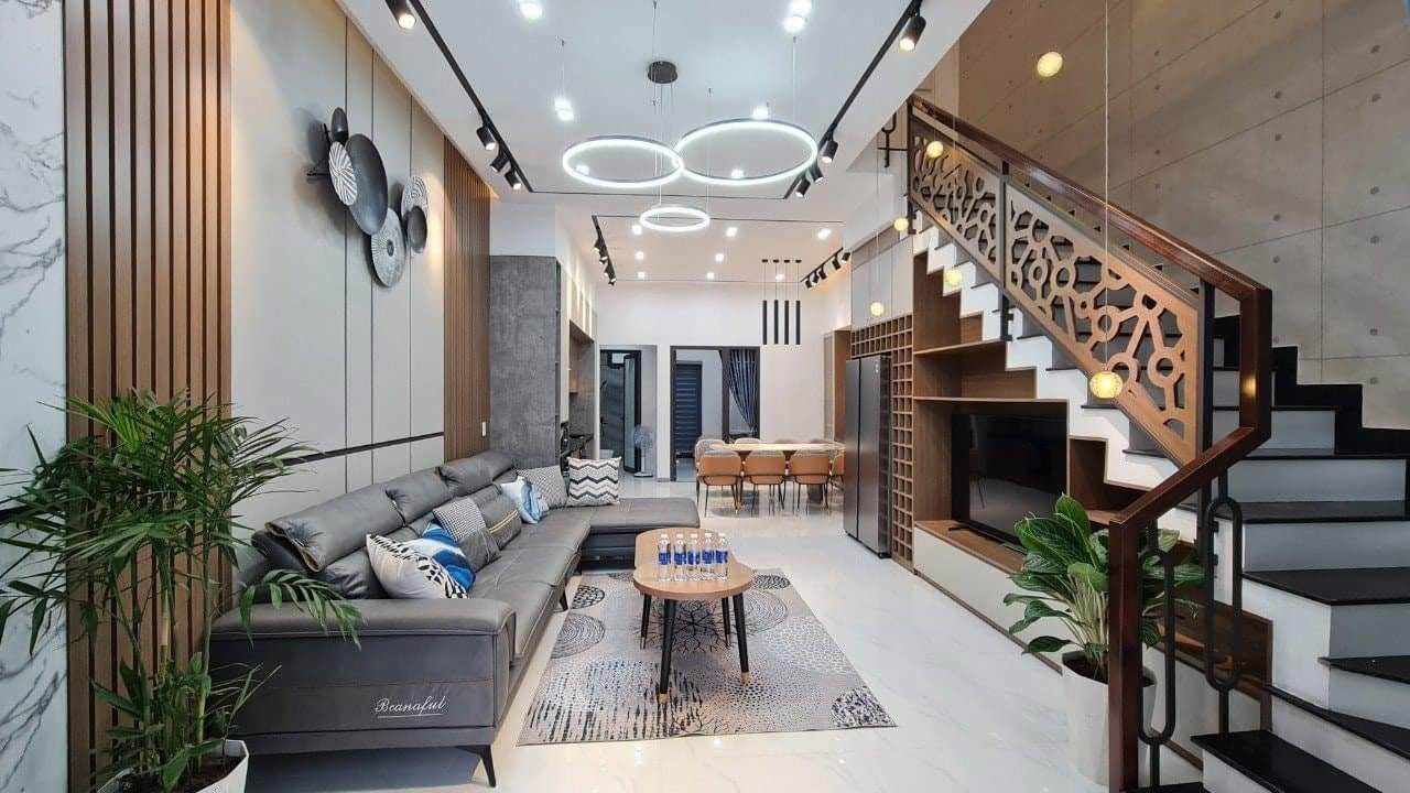 Nhà riêng 3 tầng mặt tiền Đường 5.5m Hòa Minh, Đà Nẵng 92.5m² giá 7.5 tỷ - Sát biển, vị trí đắc địa!