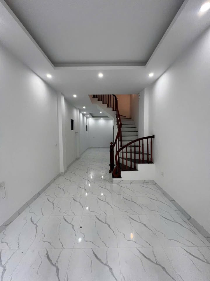 Nhà riêng Hoài Đức 42m² giá 3.9 tỷ - Thiết kế 3.5 tầng, ô tô đỗ gần