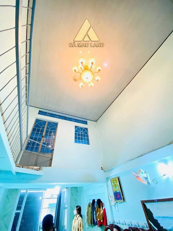 Nhà gác lửng Phường 8 Cà Mau 112m² giá 1.45 tỷ - Đường rộng, tiện ích đầy đủ!