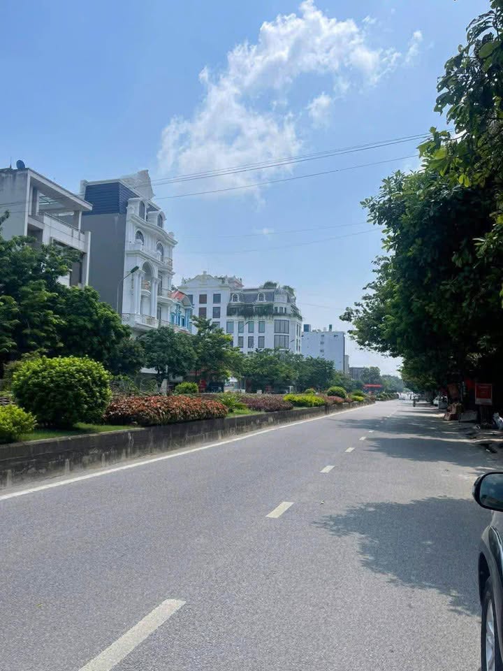 Bán gấp nhà mặt đường Nguyễn Văn Cừ, Phù Khê 120m² giá 11 tỷ - Kinh doanh đắc lợi!