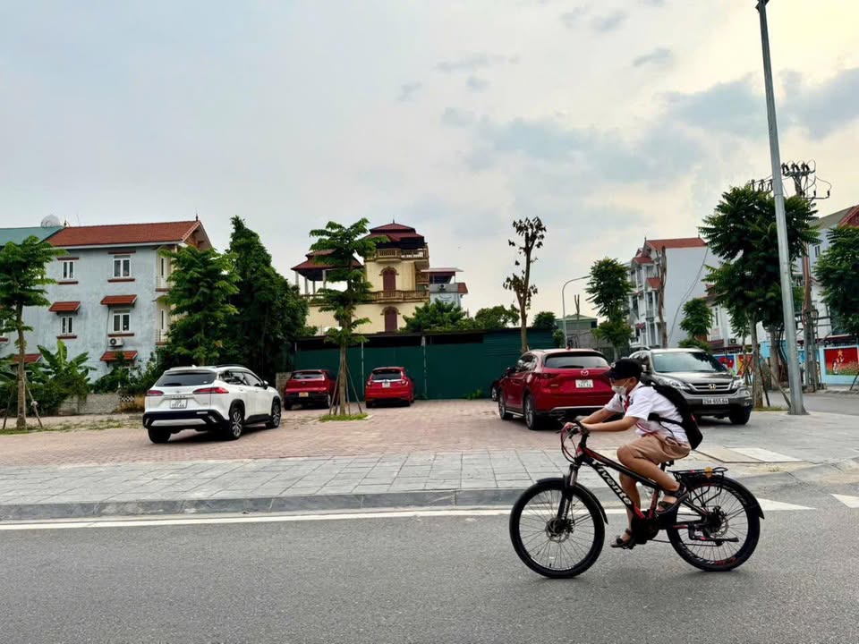 Bán gấp FrontHouse Phúc Lợi 105m² giá 12.9 tỷ - Vị trí kinh doanh đắc địa!