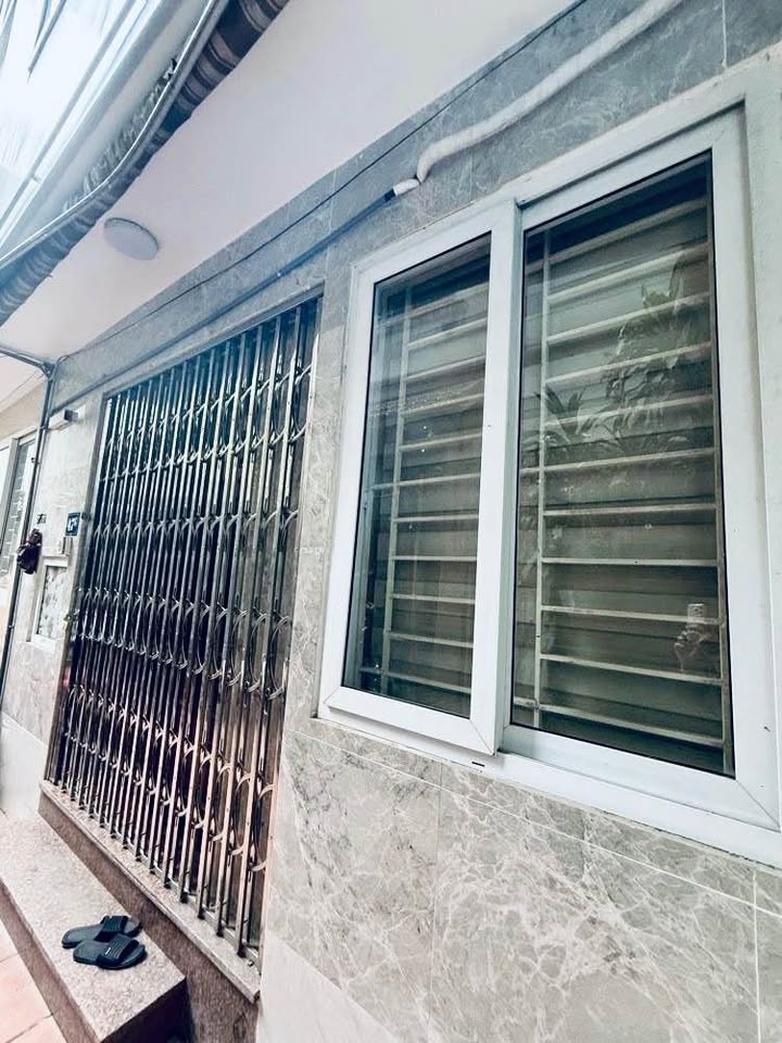 Nhà phân lô Trần Quốc Hoàn, Cầu Giấy 35m² giá 8 tỷ - Ô tô đỗ gần, ngõ thông rộng!