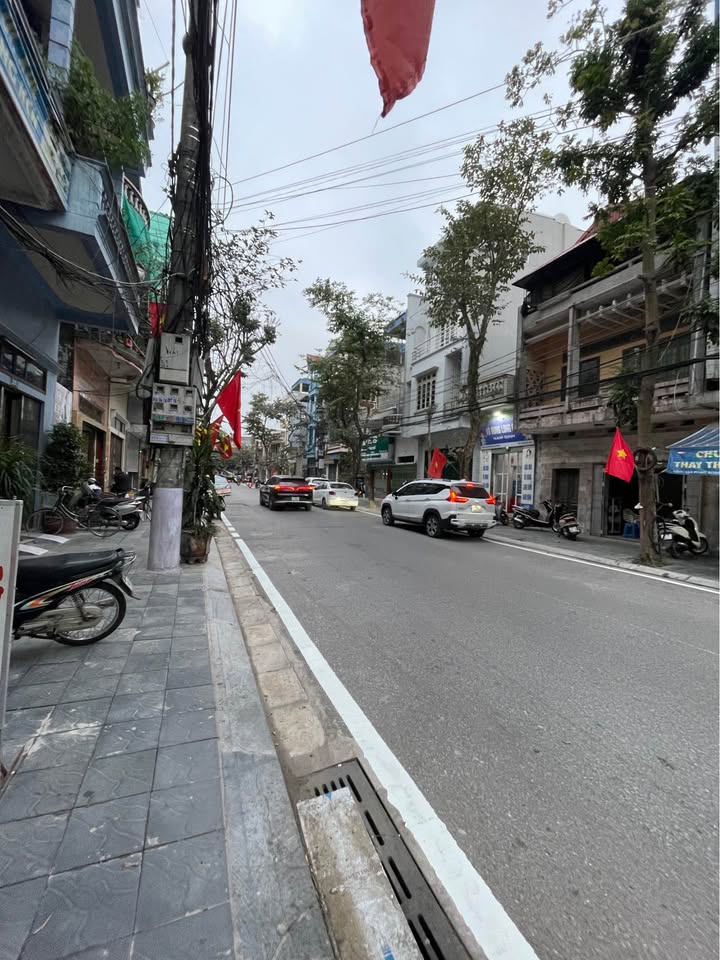 Nhà 3 tầng mặt đường Phan Đình Phùng - Nam Định 40m² giá 4.49 tỷ - Kinh doanh thuận lợi!