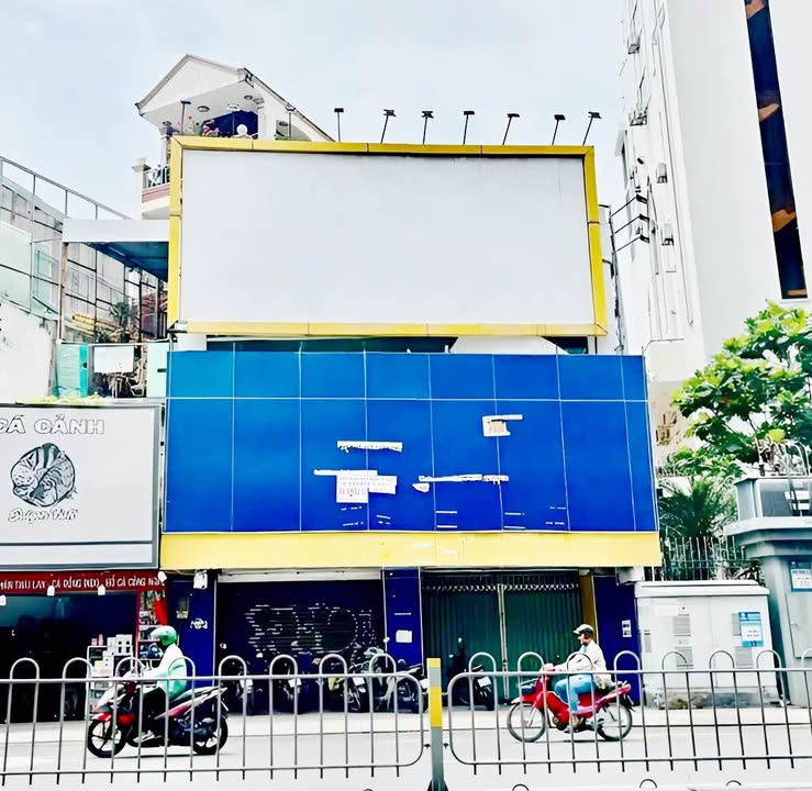 Cho thuê nhà mặt tiền Phan Đăng Lưu, Q. Phú Nhuận 200m² - Giá 85 triệu/tháng, vị trí đắc địa!