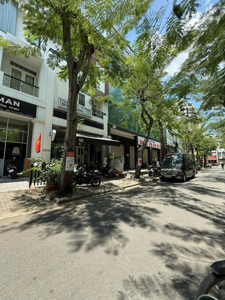 Nhà phố KĐT Phú Mỹ Hưng Quận 7 111m² giá 30 tỷ - Đầu tư sinh lời ngay!