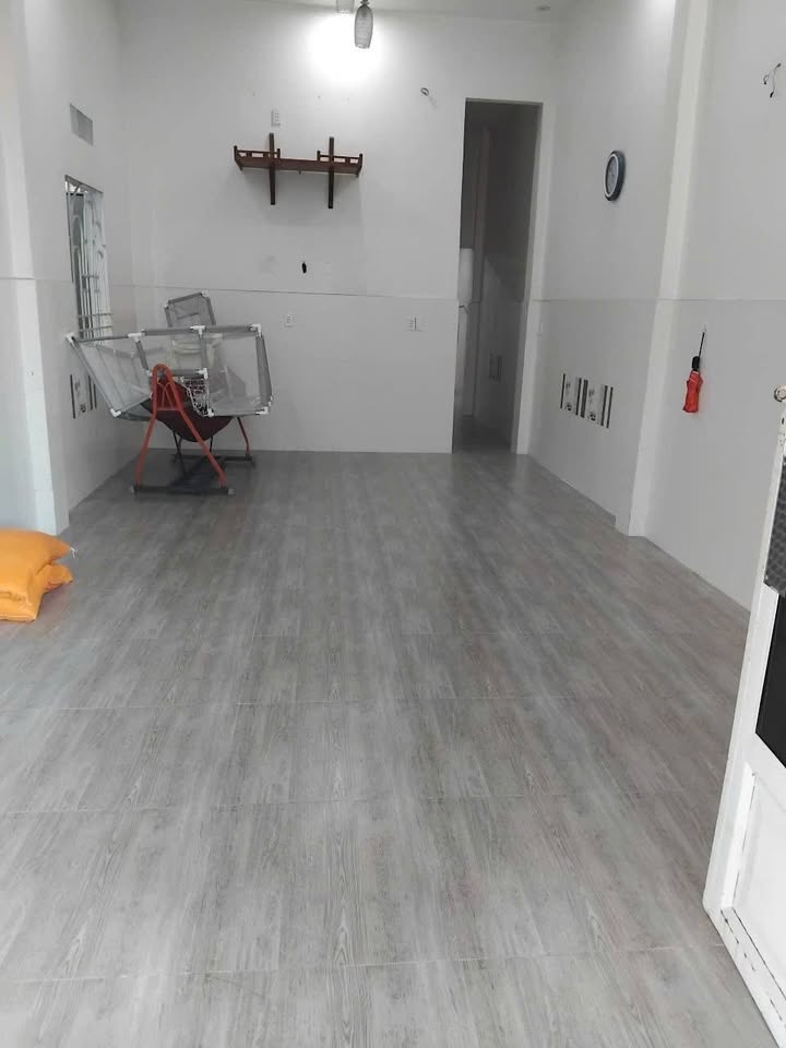 Nhà phố Hóc Môn 130m² giá 3.2 tỷ - Sổ hồng chính chủ, tiện ích đầy đủ!