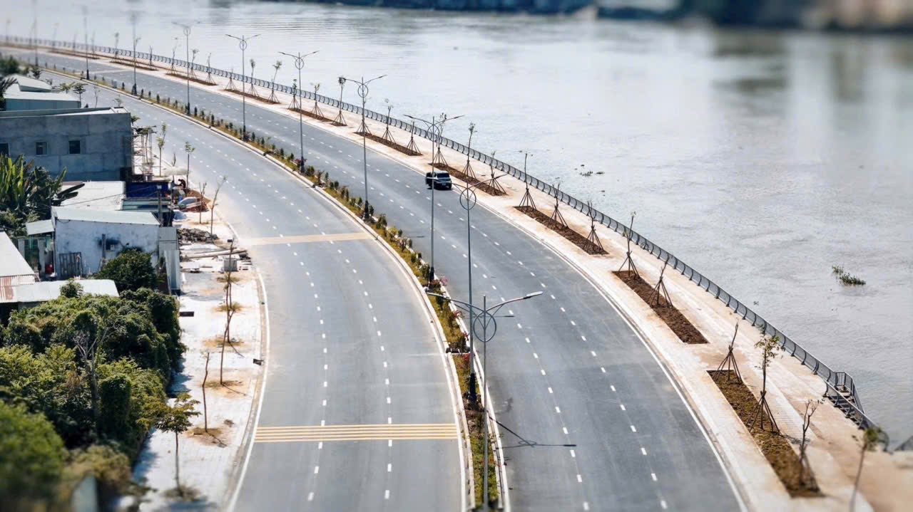 Đất mặt tiền bờ kè Trấn Biên, Biên Hòa 100m² - Giá chỉ 5.8 tỷ VND!