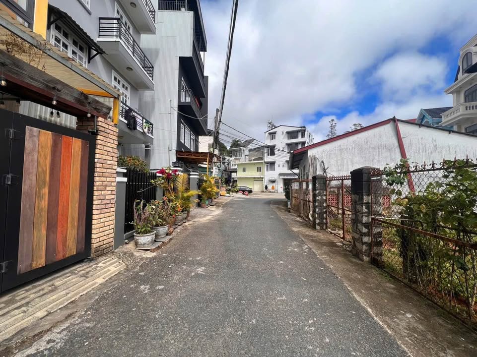 Đất nền Đà Lạt 50m² giá 1.6 tỷ - Bán gấp, pháp lý rõ ràng!