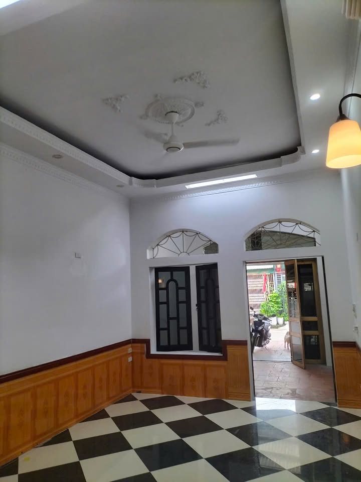 Nhà 2 tầng ngõ 795 đường Nguyễn Công Trứ, 75m² giá 4.5 tỷ - Vị trí thuận lợi, dân cư đông đúc!