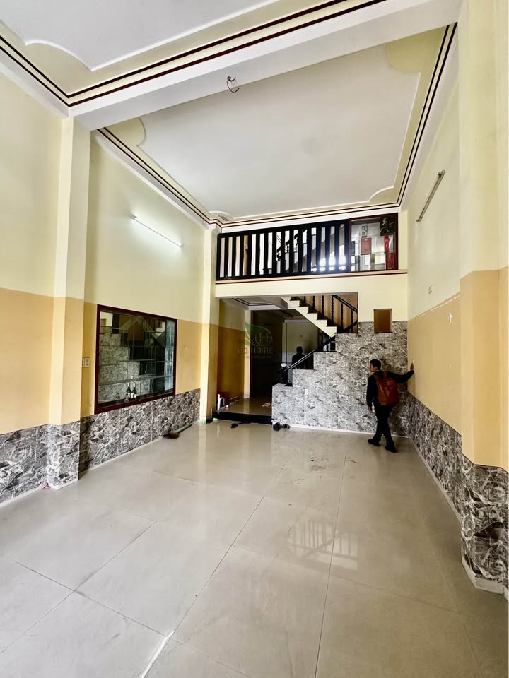 Nhà cho thuê kinh doanh đường 2/4 Nha Trang 80m² giá 8 triệu - Vị trí đắc địa gần chợ!