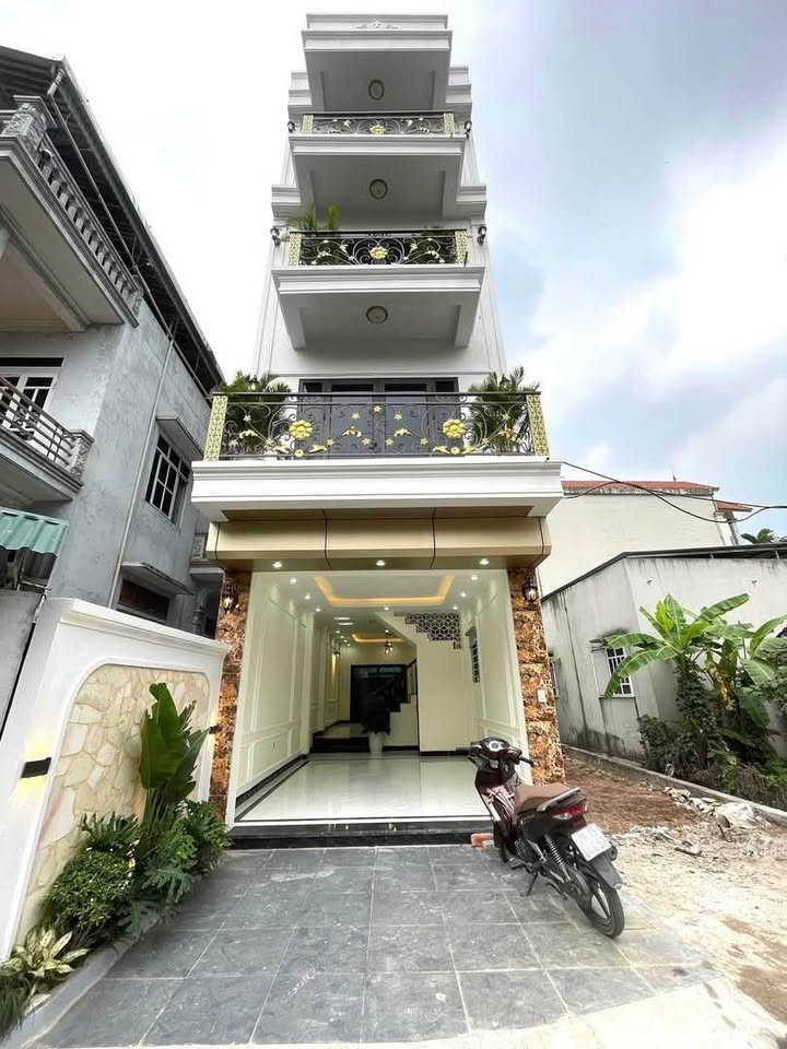 Nhà 31m² đường Cầu Diễn, quận Bắc Từ Liêm - Xây 5.5 tầng Full nội thất chỉ 7 tỷ!