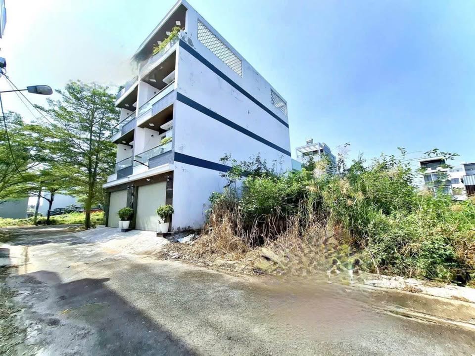 Đất nền Quận 7, 5x16m giá 4.5 tỷ - Khu vực sầm uất, tiện xây mới!