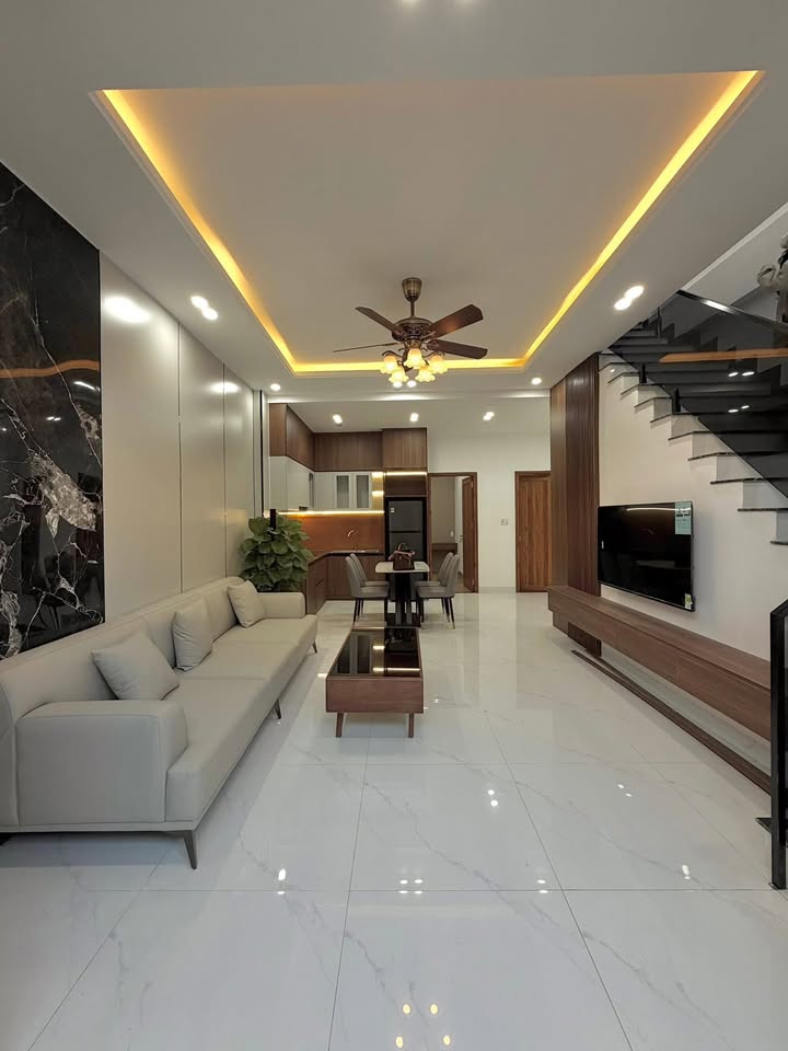 Nhà 2 tầng Bình Thạnh 60m² giá 6 tỷ - Ô tô đỗ cửa, vào ở ngay!