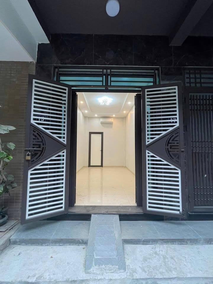 Phòng cho thuê tại Văn Quán 38m² giá chỉ 5.3 triệu - Tiện nghi và độc lập!